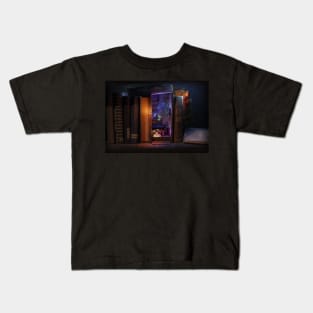 Bookshelf insert - wide - reading in bed Kids T-Shirt